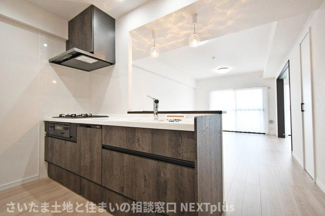 セザール大宮日進のキッチン|家事ラク＆時短が魅力の食洗器付きのシステムキッチン。面倒な洗い物、苦手な洗い物、時間がない時の洗い物etc.　食洗器に頼ることで、自分時間や家族との時間を過ごすことができる嬉しい設備です。