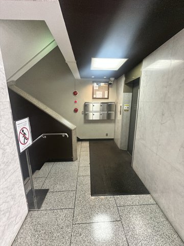 銀座西ビルヂングのエントランス