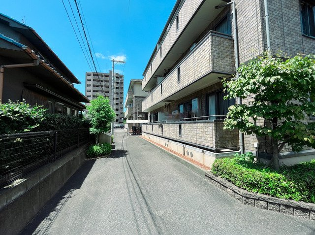 ルミエール静B棟のエントランス