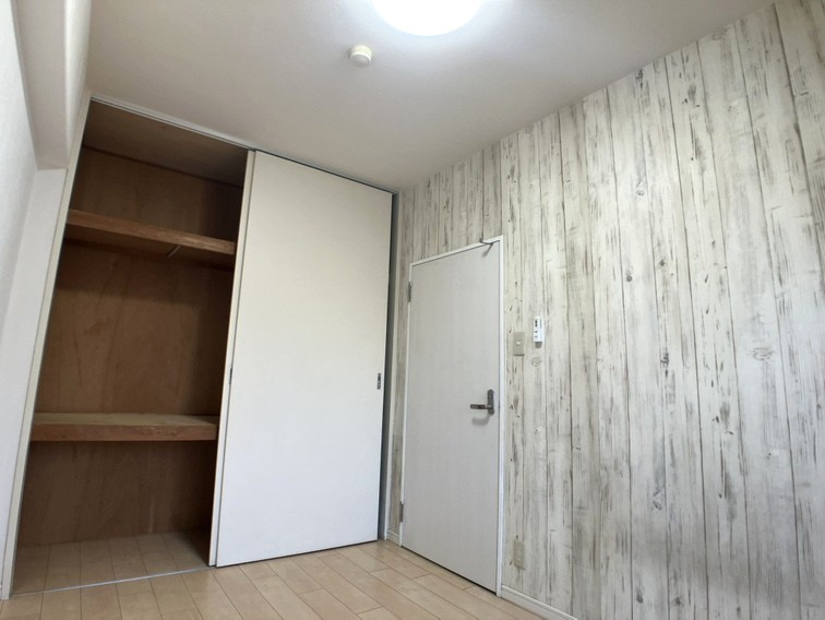 メゾンエクレーレニュー昭島の洋室|約4.8帖洋室