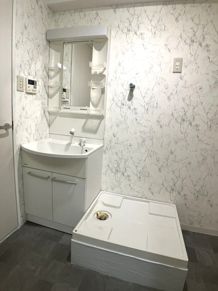 メゾンエクレーレニュー昭島の独立洗面台|洗面室