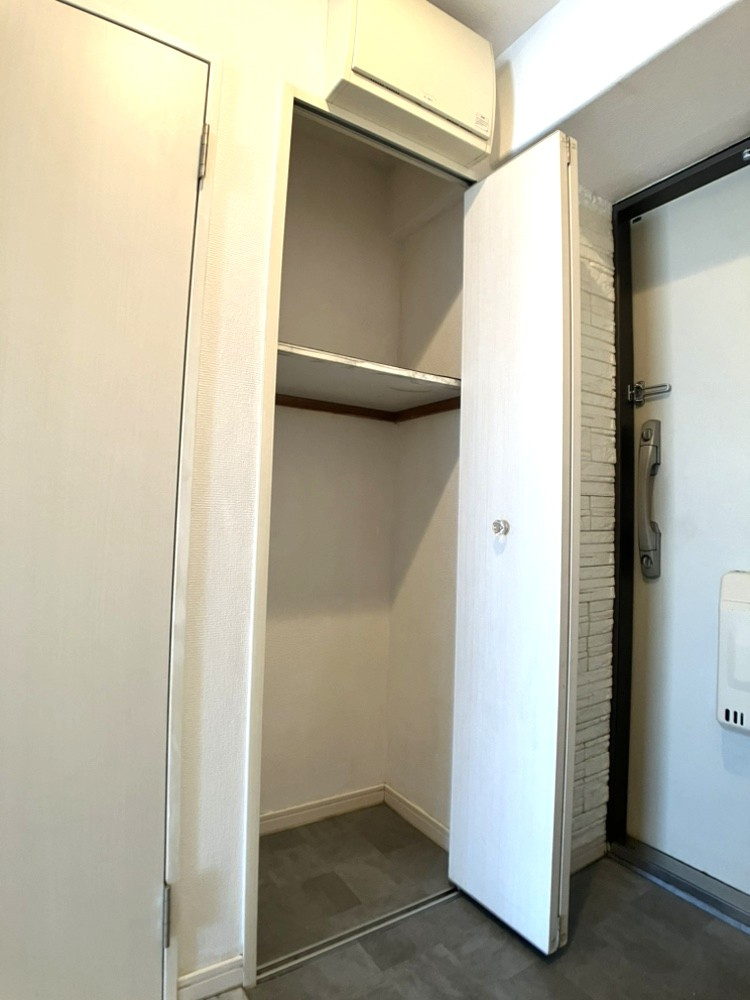 メゾンエクレーレニュー昭島の収納|玄関物入