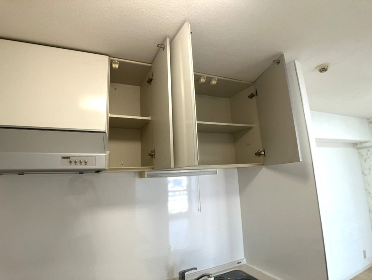 メゾンエクレーレニュー昭島のキッチン|キッチン上部収納