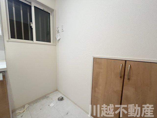 ２駅利用可、並列２台駐車可の築２年の住まいのランドリースペース|清潔感のあるランドリースペース（洗濯用防水パンなし）