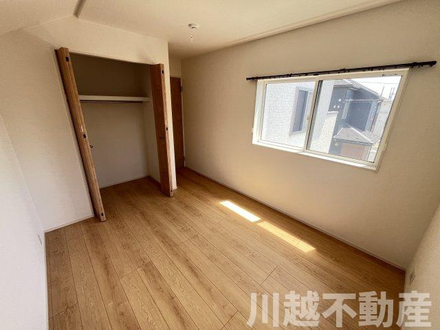 ２駅利用可、並列２台駐車可の築２年の住まいの洋室|西側の洋室は子供部屋にいかがでしょうか