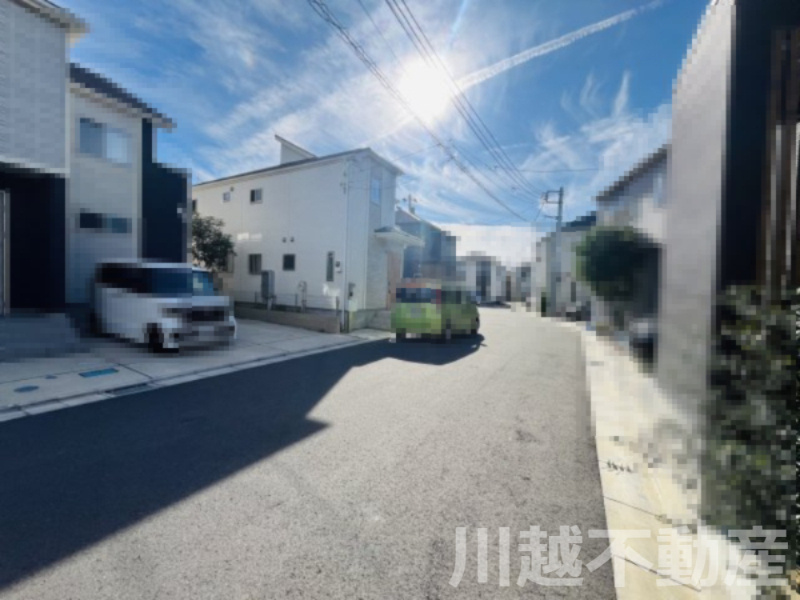 ２駅利用可、並列２台駐車可の築２年の住まいの前面道路含む現地写真|前面道路含む現地写真です