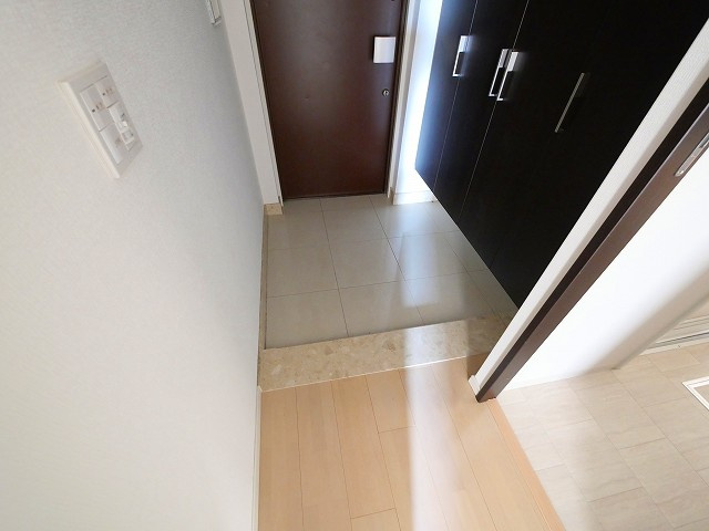 ローレルスクエア学研奈良登美ヶ丘Ⅰの玄関