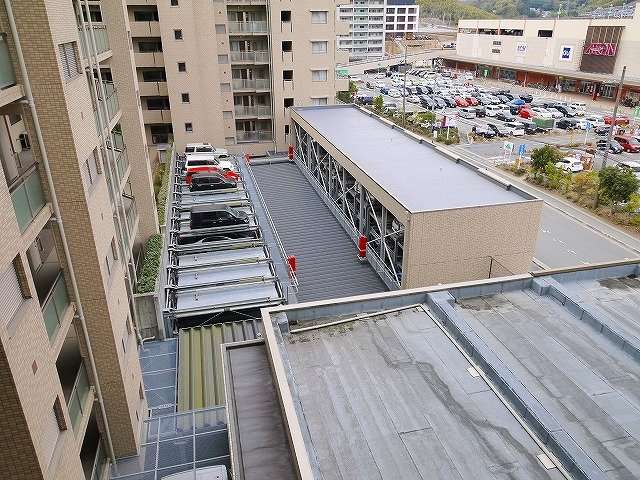 ローレルスクエア学研奈良登美ヶ丘Ⅰの駐車場|立体駐車場があります