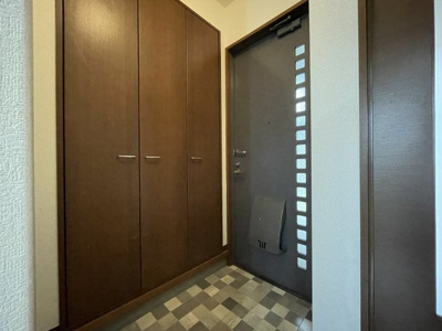 【玄関】 | ワイズタウン | 同タイプ反転