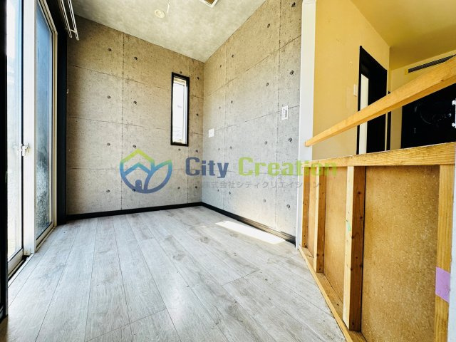 秦野市ひばりが丘　敷地広々リフォーム戸建ての居間・リビング