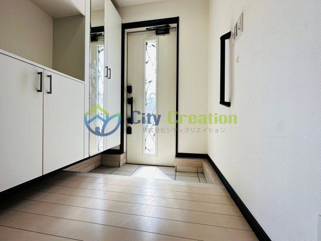 秦野市ひばりが丘　敷地広々リフォーム戸建ての玄関