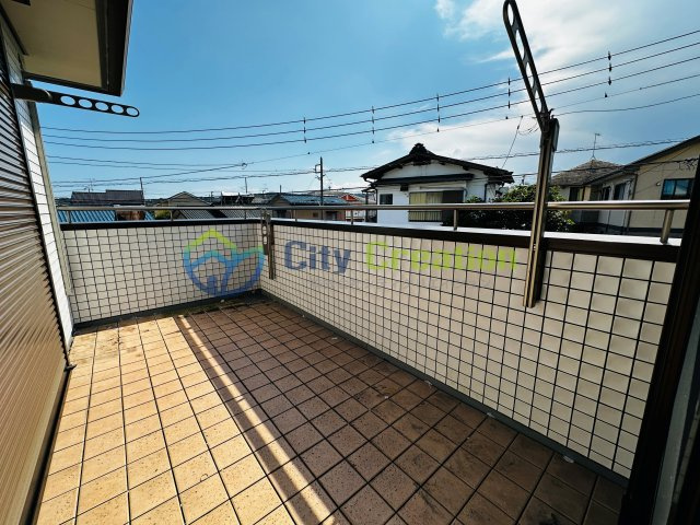 秦野市ひばりが丘　敷地広々リフォーム戸建てのバルコニー