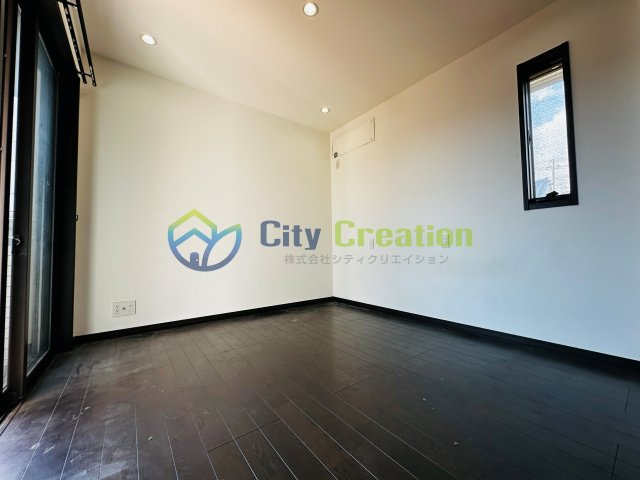 秦野市ひばりが丘　敷地広々リフォーム戸建ての洋室