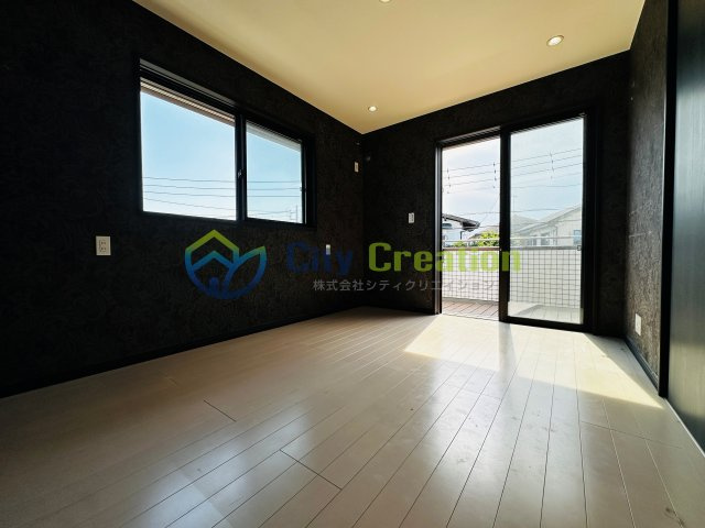 秦野市ひばりが丘　敷地広々リフォーム戸建ての洋室