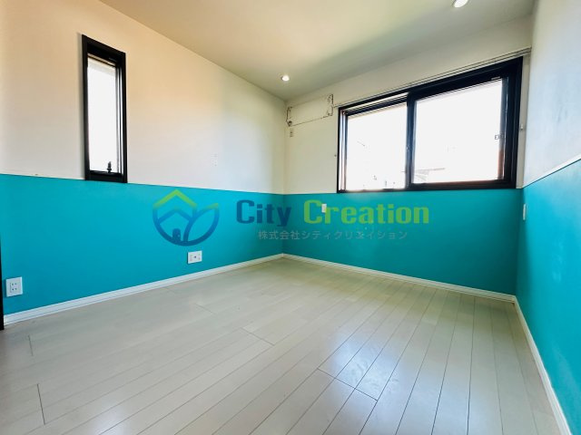 秦野市ひばりが丘　敷地広々リフォーム戸建ての洋室