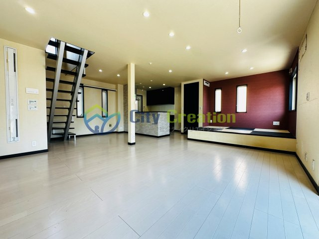 秦野市ひばりが丘　敷地広々リフォーム戸建ての居間・リビング