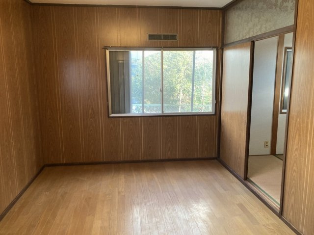 神戸市北区山田町下谷上字猪ころびの一戸建ての居間・リビング|ゆったりとした居間です