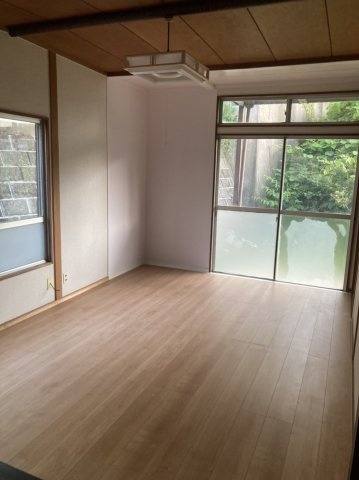 神戸市北区山田町下谷上字猪ころびの一戸建ての居間・リビング|和室からリビングに変更LDK１２帖になりました。