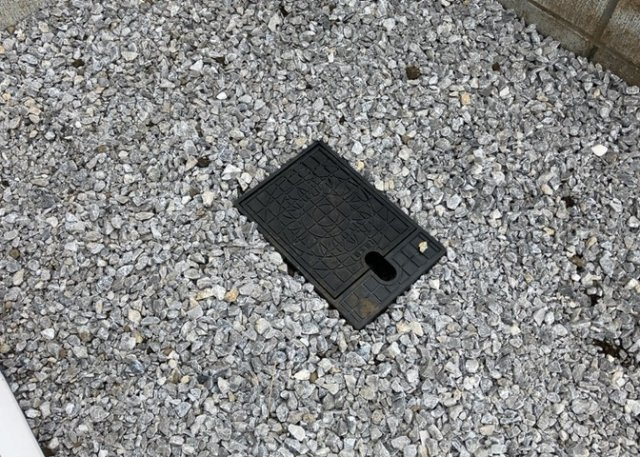 【設備】 | 敷地内には、散水栓や立水栓があります。水道水を直接利用できるため、水を運ぶ手間を省くことが出来ます。大量の水を必要とする洗車作業や清掃などに役立ちます。その他設備とあわせて、現地でご確認ください。