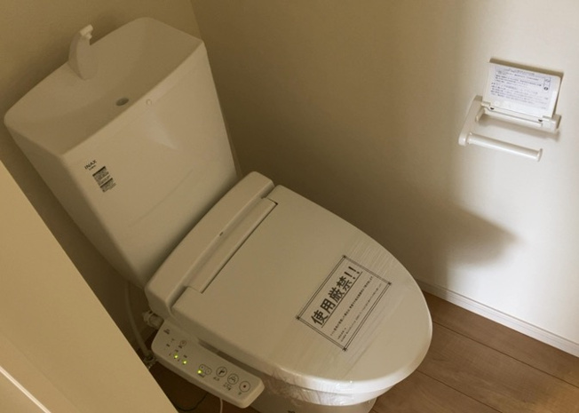 【トイレ】 | トイレは大きさや形、機能、抗菌性などが異なる多種多彩なタイプが各メーカーから出ています。それぞれに良さがあるため、事前にどういったタイプのトイレがいいのかをご家庭内で決めて、内見に行くといいでしょう。