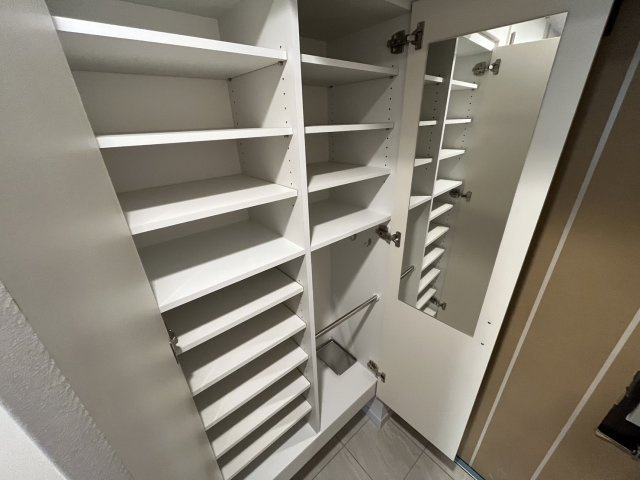 レジュールアッシュ神戸ヴィヴァンの玄関