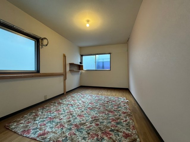 宝塚市小浜５丁目の一戸建ての洋室|広々とした洋室です