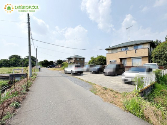 熊谷市相上　中古一戸建ての前面道路含む現地写真
