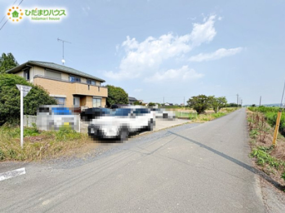 熊谷市相上　中古一戸建ての前面道路含む現地写真