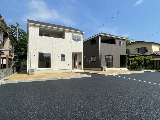 新築戸建・建売　白河市円明寺第1　Cradle Garden　全2棟の駐車場|陽当たり良好な2棟現場！カースペースは3台駐車可能です！