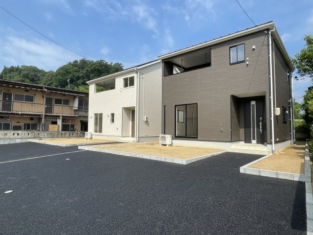 新築戸建・建売　白河市円明寺第1　Cradle Garden　全2棟の駐車場|陽当たり良好な2棟現場です！カースペース3台駐車可能！