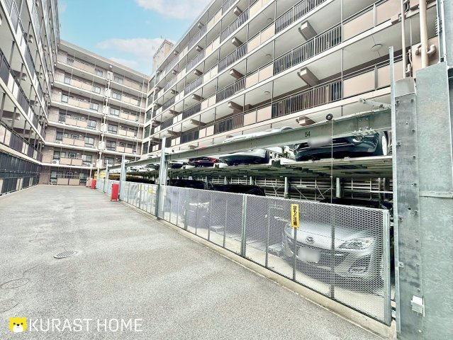 ライオンズマンション伏見　4階の駐車場