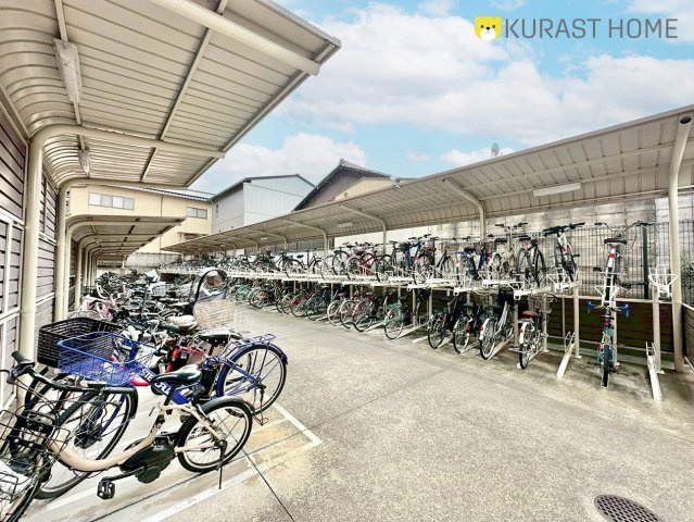 ライオンズマンション伏見　4階の駐輪場