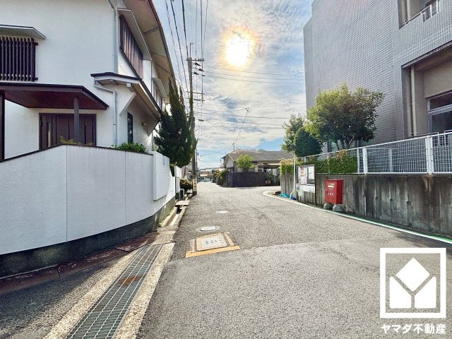 八幡市橋本平野山　4号棟の前面道路含む現地写真