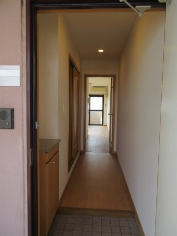 青木ビルの玄関|※同タイプ別号室