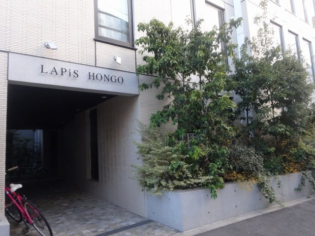 LAPiS本郷のエントランス