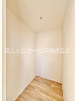 【収納】 | 御殿場市川島田 6期 新築一戸建て 1号棟 | ウォークインクローゼットです