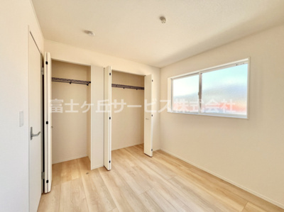 【洋室】 | 御殿場市川島田 6期 新築一戸建て 1号棟 | 4.8帖の洋室です