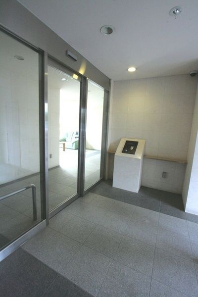 レ・ソール本八幡のエントランス