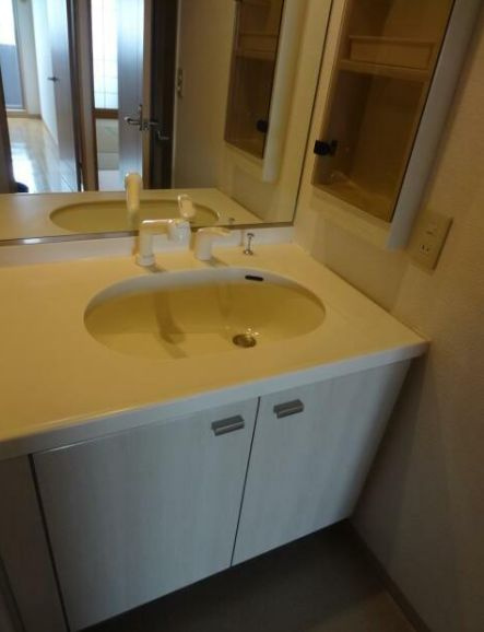 レ・ソール本八幡の独立洗面台