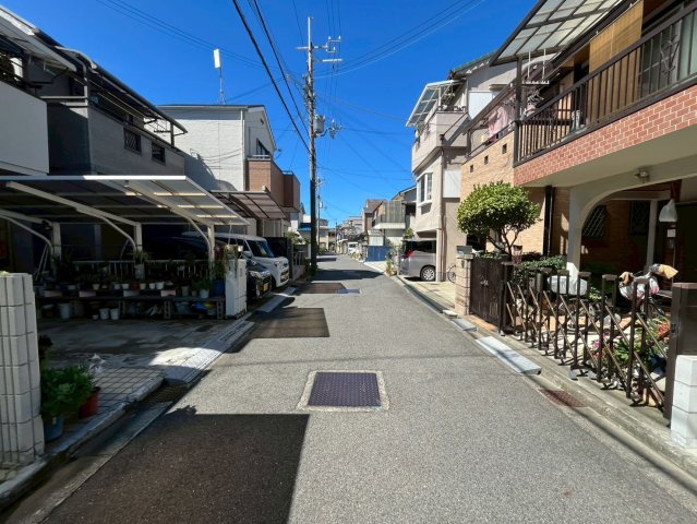 岸和田市磯上町6丁目　中古戸建の前面道路含む現地写真