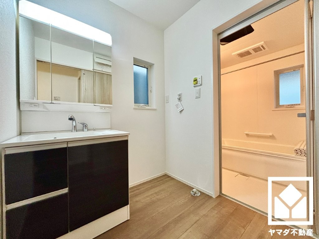 八幡市橋本平野山　2号棟の洗面所