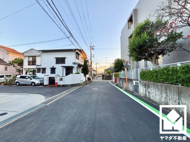 八幡市橋本平野山　2号棟の前面道路含む現地写真