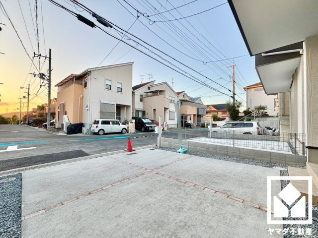 八幡市橋本平野山　2号棟の駐車場