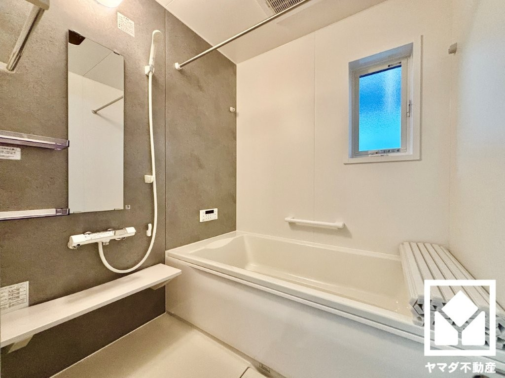 八幡市橋本平野山　2号棟の浴室