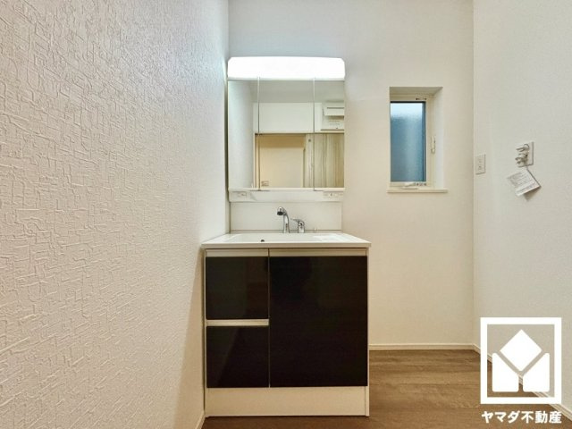 八幡市橋本平野山　2号棟の独立洗面台