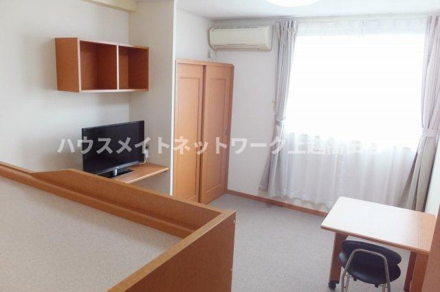 レオパレスフィオーレの居間・リビング|洋室