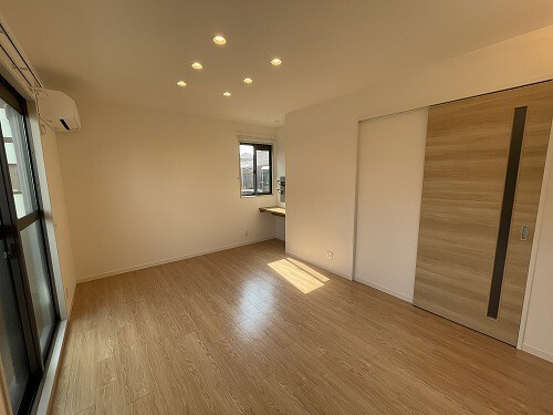 ビックイースト Cの居間・リビング