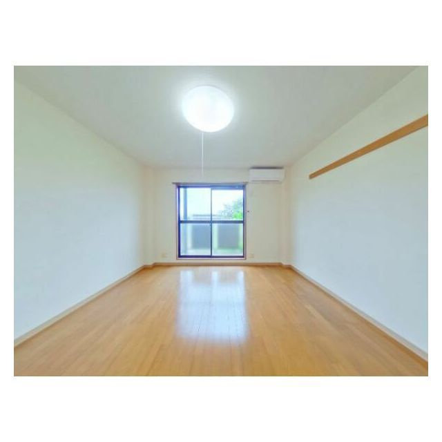 岐阜市下鵜飼のアパートの居間・リビング