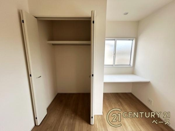 奈良市杏町 ３号棟 ／新築一戸建の収納|■現地撮影写真■全居室にクローゼットを完備！