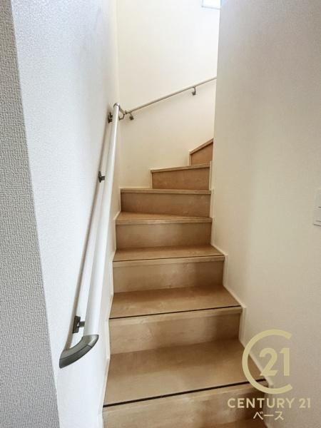 奈良市杏町 ３号棟 ／新築一戸建の内装|■現地撮影写真■こちらは階段になっております。
